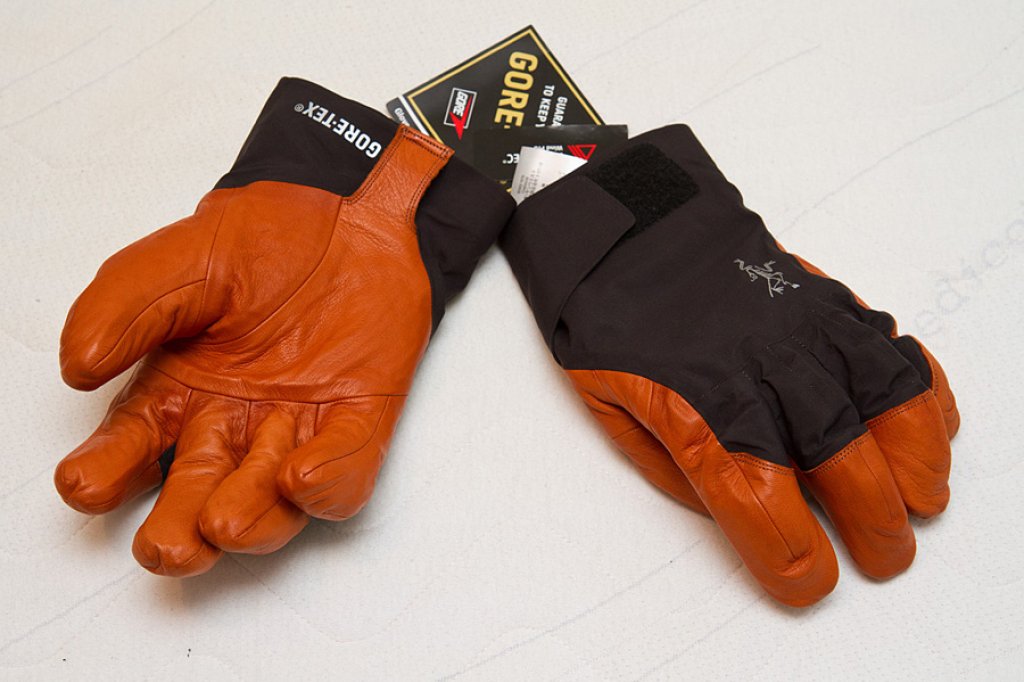 The Arc\'teryx Vertical SV - glove with short cuff from the Canadian outdoor outfitter's top series