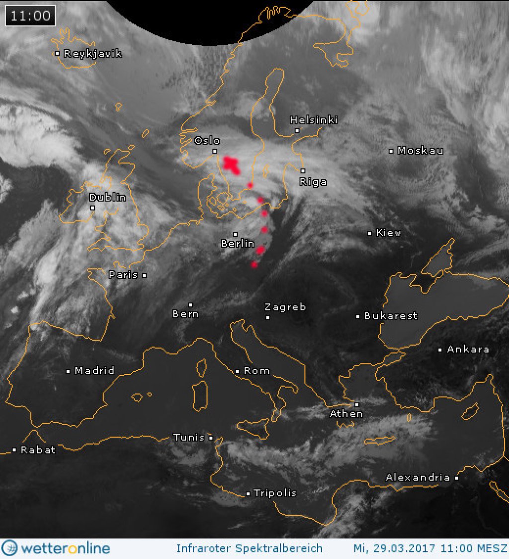 Satellite image from today, infrared: In the IR range you can see the water vapor better.