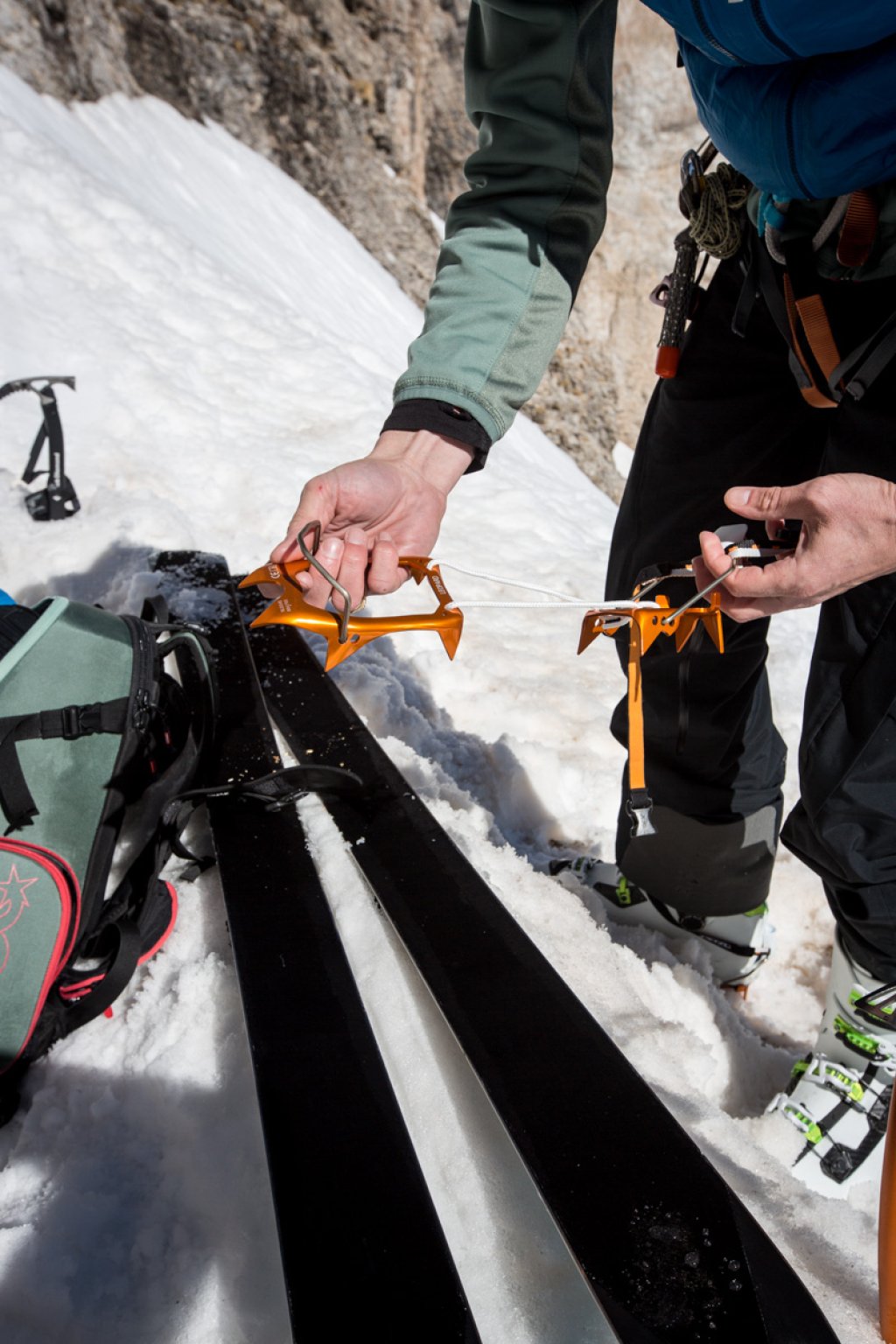 The connection between the two Dyneema crampon parts