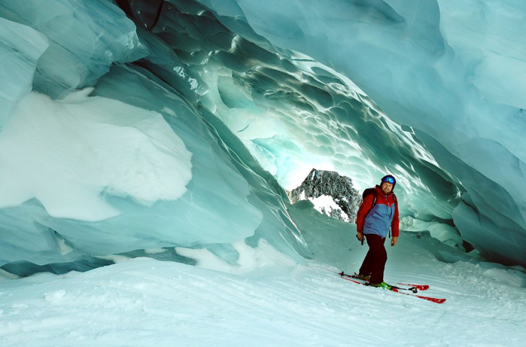 An impressive experience. Skiing through the Steinberg glacier.