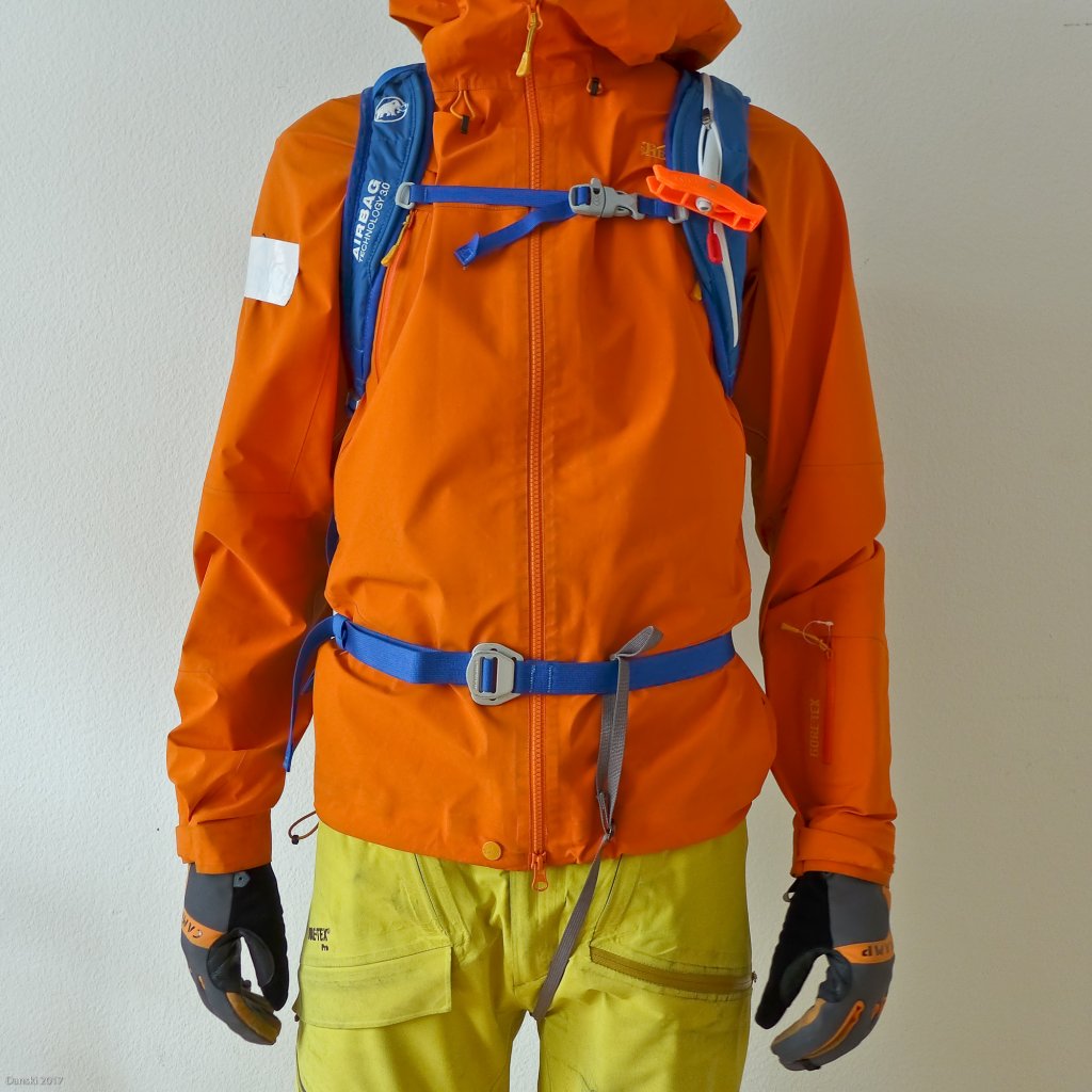 Lil Rass Rucksack Materialtest | Mammut Ultralight RAS 3.0 Airbagrucksack | PowderGuide
