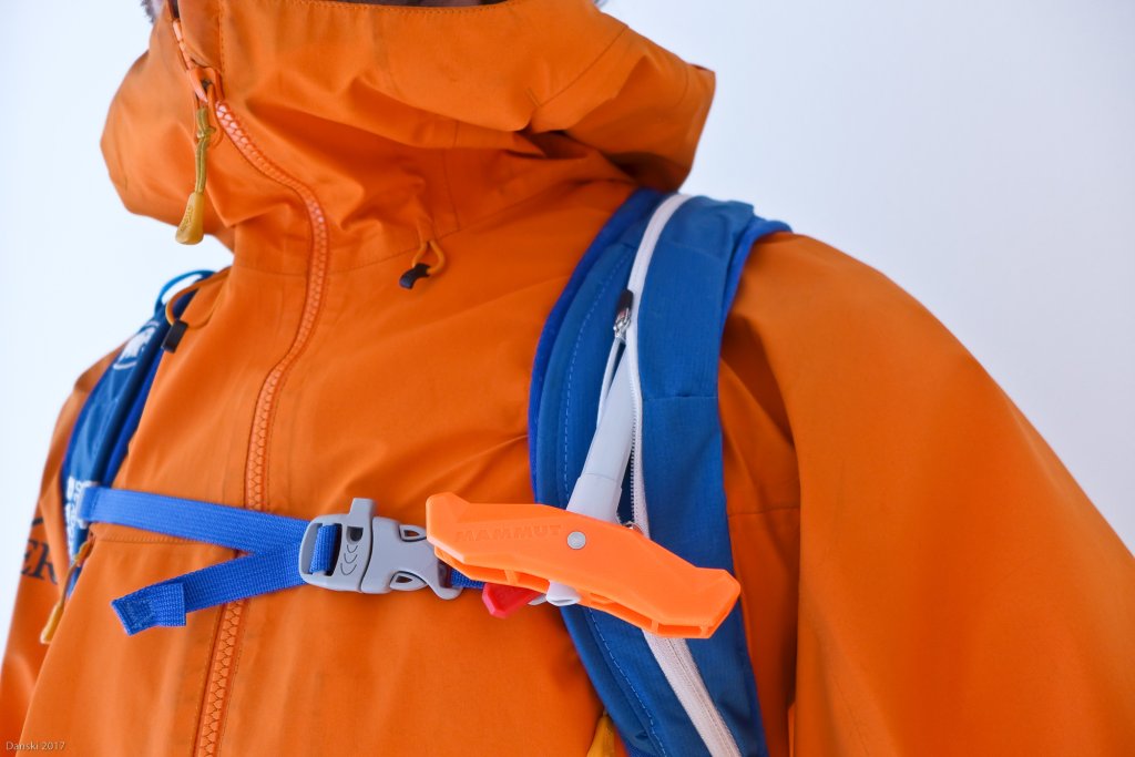 Lil Rass Rucksack Materialtest | Mammut Ultralight RAS 3.0 Airbagrucksack | PowderGuide