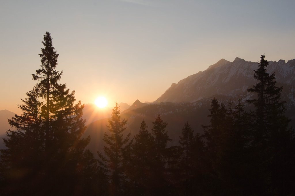 Sonnenaufgang über Karwendel und Wetterstein.